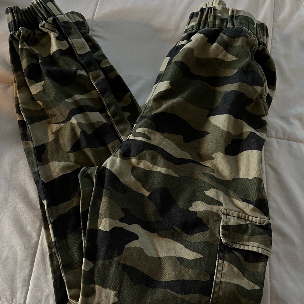 H&M camouflage cargo pants size 2